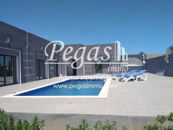 photo bien Une maison avec piscine à louer Djerba Aghir