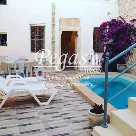 photo bien A louer, Une maison typique avec piscine à Erriadh-Djerba