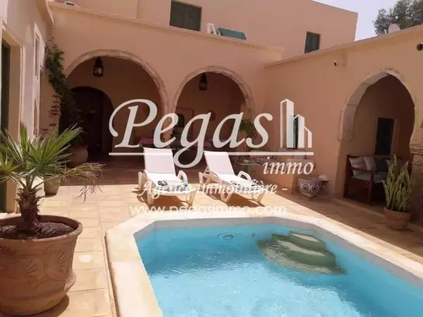 photo bien A louer, Une maison S+4 d'un style traditionnel à Djerba-Erriadh