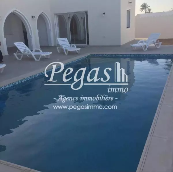 photo bien A louer une maison avec piscine à Tezdaine, Djerba