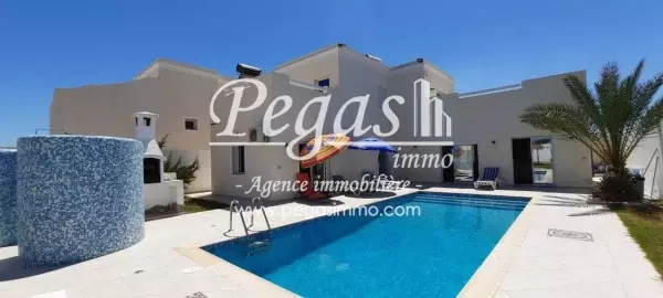 photo bien maison à louer de très haut standing avec piscine