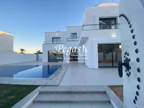 photo bien villa ave piscine à vendre à Djerba la zone touristique