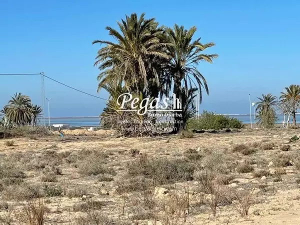 photo bien un grand terrain à Ghizen Djerba à vendre titre bleu