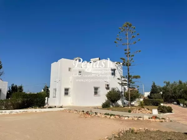 photo bien un étage meublé à louer au route du phare Djerba Midoun