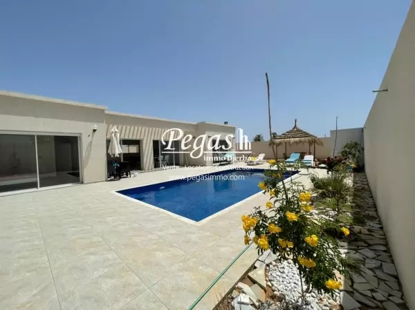 photo bien une maison à vendre avec piscine à Djerba Midoun Temlel
