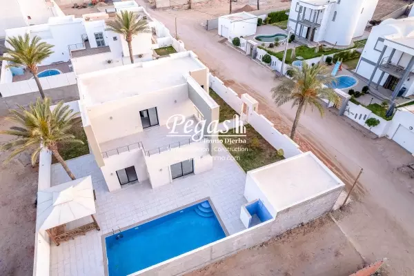 photo bien Une villa à vendre Djerba avec piscine à Tezdaine