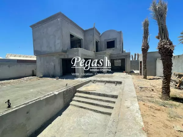 photo bien Une villa avec piscine vendre à Djerba zone urbaine