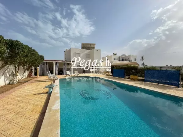 photo bien une maison à vendre avec piscine à Djerba Tezdaine